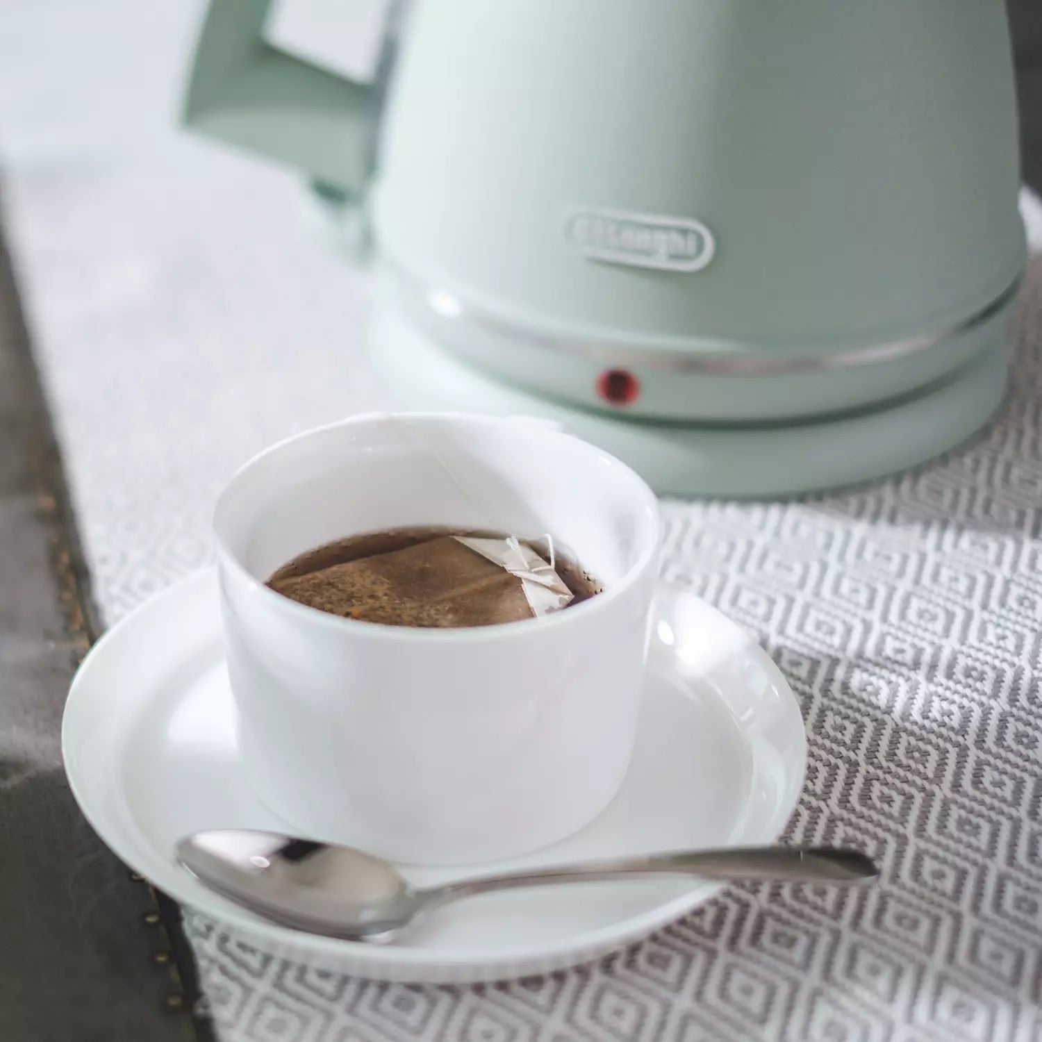 De'Longhi KBX3016.GR Argento Flora Kettle - Green